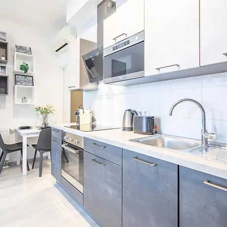 Balcony - Sunny - Modern Apartamento Budapest