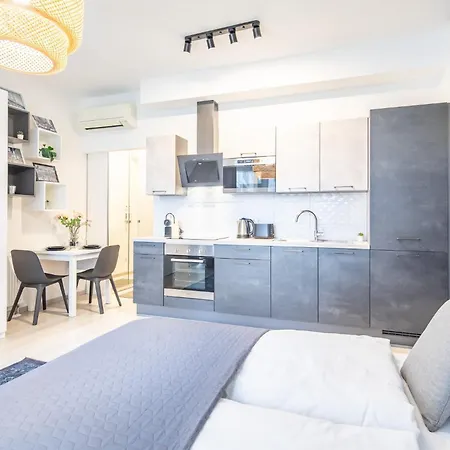 Balcony - Sunny - Modern Apartamento