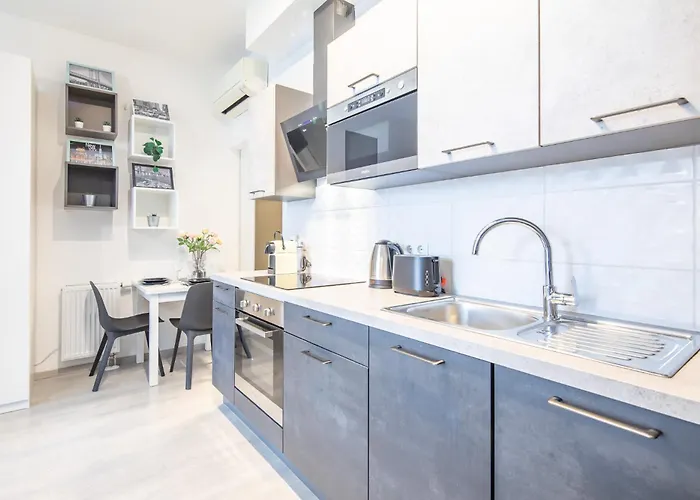 Balcony - Sunny - Modern Apartamento Budapest