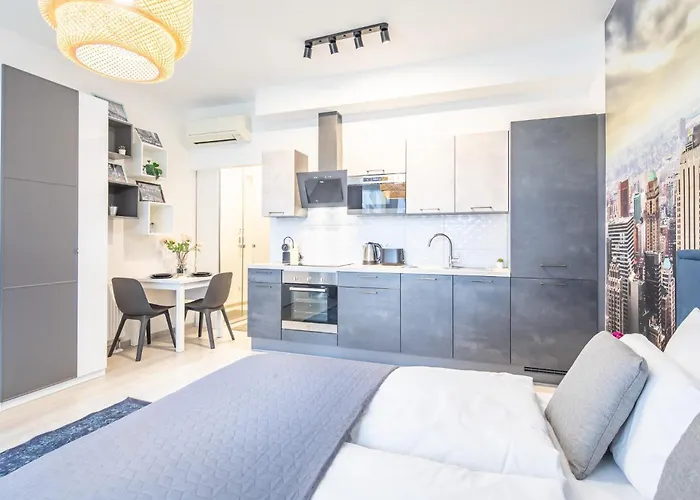 Balcony - Sunny - Modern Apartamento