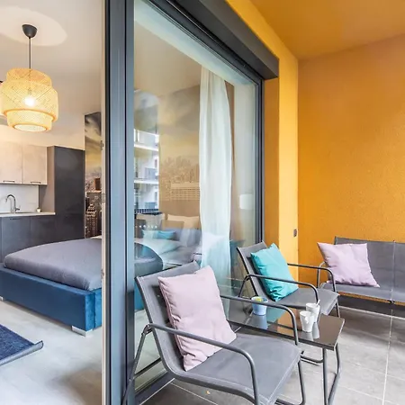 Balcony - Sunny - Modern